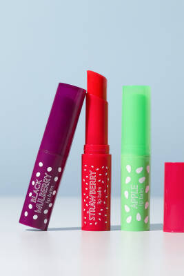 Shea Ve Kakao Yağı Içeren Renkli Dudak Nemlendiricisi (KARADUT) - Lip Balm - 002 - 8690604555376 - 56